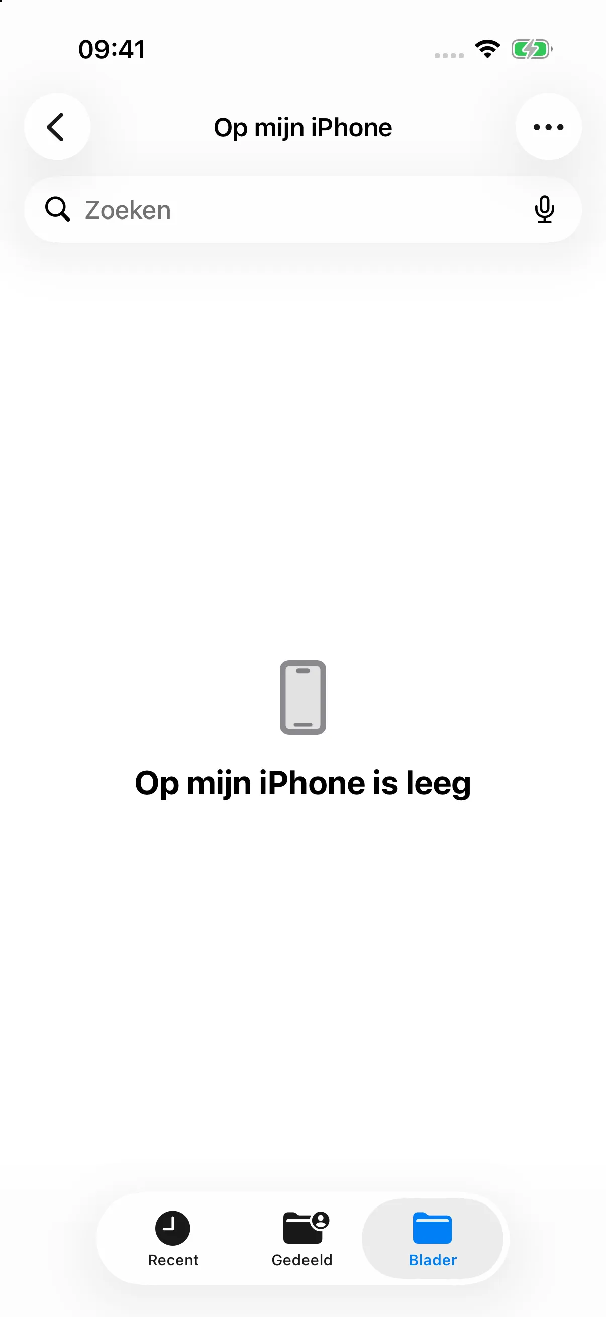 Bestanden op iPhone, geopend op Op mijn iPhone, met de knop Meer rechtsboven.