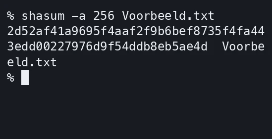 shasum berekent in een terminalsessie de SHA-256-controlewaarde van Voorbeeld.txt.